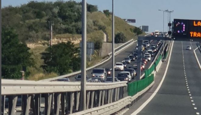 Se circulă BARĂ la BARĂ pe Autostrada A2! - image201908112330966041coloanema-1621081939.jpg