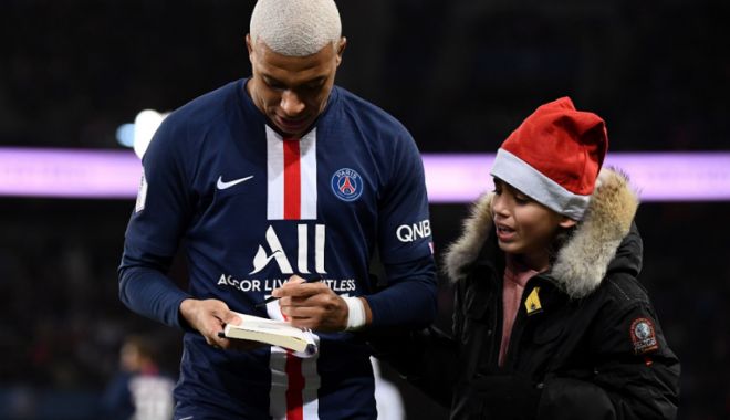 Mbappe, autograf pe teren! - image201912222356385141mbappedan-1577005909.jpg