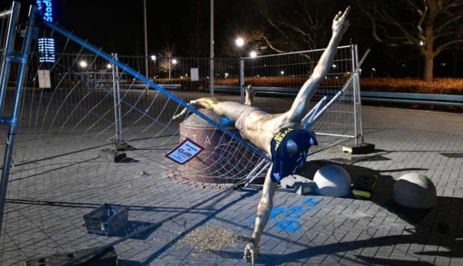 A rezistat doar trei luni! Statuia 