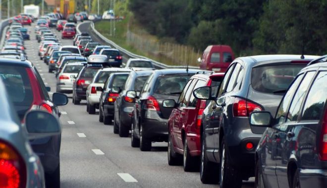 Centrul Infotrafic. Iată cum se circulă, în această dimineaţă, pe principalele artere rutiere - image20210182452762541blocajtraf-1674112859.jpg