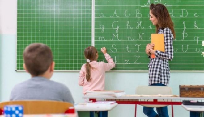 Vești bune pentru pensionari și profesori! Ce surprize le-a pregătit Guvernul