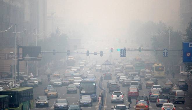 E COD ROȘU! Uzine închise și restricții de trafic - imageadapt960highchinasmog01a-1450509334.jpg
