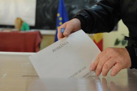 BEC a stabilit formatul buletinului de vot pentru al doilea tur al alegerilor prezidențiale - imageresize-1415440169.jpg