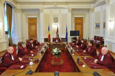 CCR se întrunește mâine pentru a decide asupra validării președintelui - imageresize-1416480483.jpg