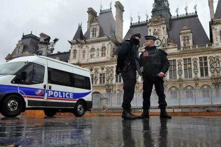 Rețea de trafic cu prostituate românce, destructurată în Franța. Șeful rețelei se ocupa dintr-o închisoare din România - imageresize-1432075879.jpg