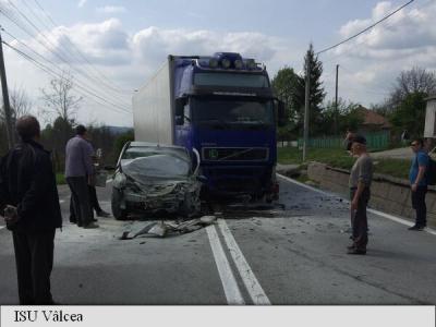 ACCIDENT RUTIER MORTAL, după ce un automobil s-a lovit frontal de un TIR - imageresize-1493737507.jpg