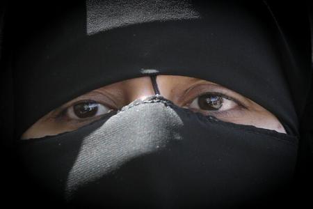 Una dintre soțiile și un fiu ai liderului grupării Statul Islamic, arestați de armata libaneză - imageresize2-1417531716.jpg