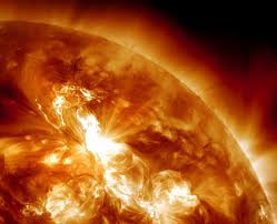 O furtună solară se apropie de TERRA, mâine. Vezi ce se poate întâmpla - images-1365778671.jpg