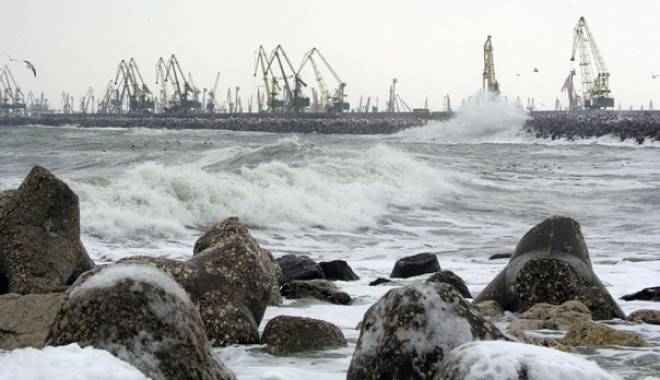 Activitățile din porturile de la Marea Neagră, reluate - imagesvideoportinchisvant7008009-1420110493.jpg