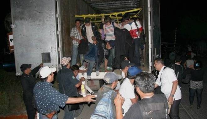 31 de imigranți găsiți într-un camion frigorific în Franța - imagine-1443792825.jpg