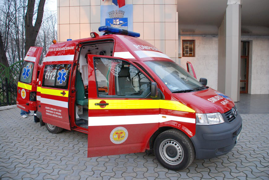 Microbuz și autoturism, implicate într-un accident cu trei răniți și trafic blocat - imagineepa02-1773647715.webp