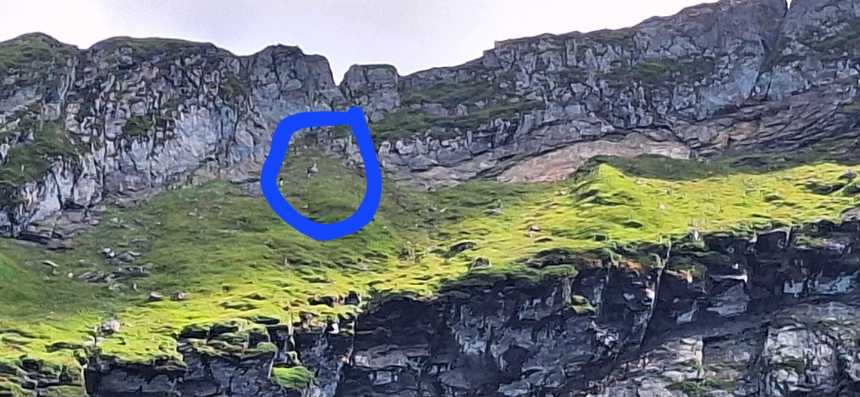 Doi turişti străni au rămas blocaţi pe stânci în Munţii Făgăraş, după ce au părăsit marcajul turistic