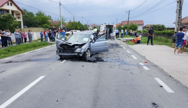 Doi copii PROIECTAȚI PRIN PARBRIZ, iar mama lor A MURIT, într-un grav accident la circulație - img-1497204161.jpg