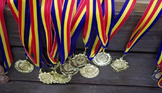 Haltere: Șapte medalii de aur pentru români, în prima zi a Europenelor Under-15 și Under-17 - img-1506251574.jpg