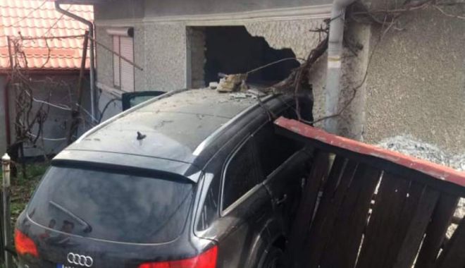 Bătrân spulberat de o mașină, în timp ce dormea liniștit în casă - img-1571657589.jpg