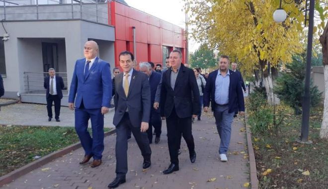 ALEGERI PREZIDENȚIALE 2019. Premierul Orban a votat pentru o Românie normală - img-1573377160.jpg