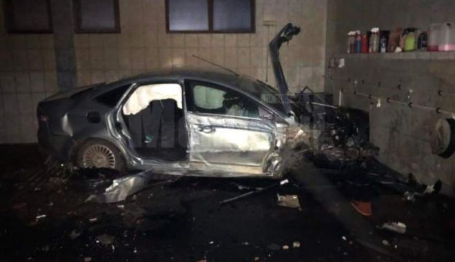 Un tânăr a mers cu mașina la spălătorie și a descoperit prea târziu că era închis - img-1574682042.jpg
