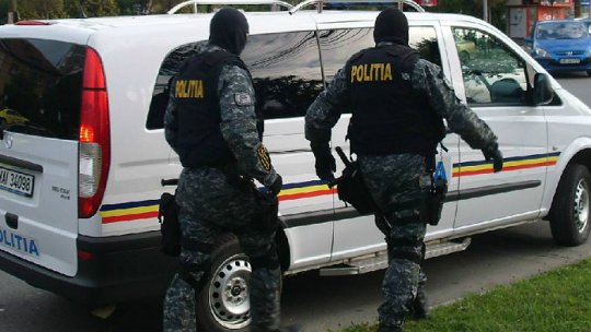 ACȚIUNI PENTRU DESTRUCTURAREA GRUPĂRILOR INFRACȚIONALE - img-1674310126.jpg