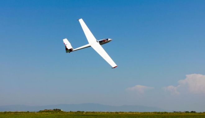 Ultima oră: Un planor s-a prăbușit lângă un aerodrom. Pilotul a murit - img-1685898483.jpg