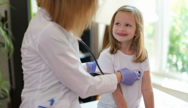 Proiect: Absolvenţii de medicină generală care nu au promovat rezidenţiatul ar putea lucra în şcoli