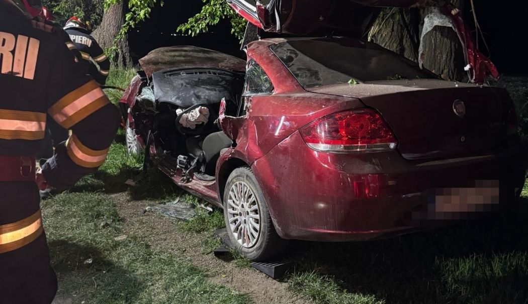 ACCIDENT CUMPLIT! Două femei au murit, după ce mașina în care se aflau s-a izbit de un copac - img-1715431495.jpg
