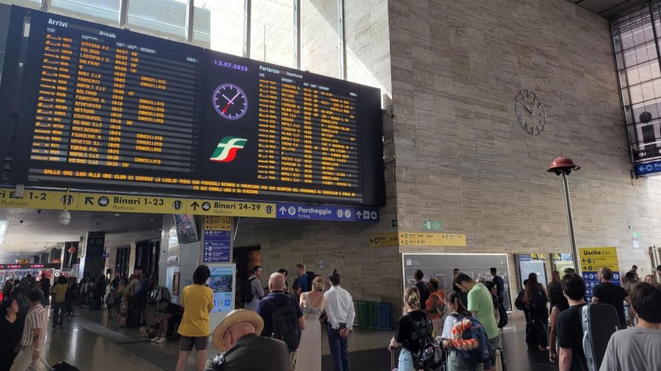 Atenție dacă plecați în Italia! Greva la nivel național va afecta mersul trenurilor și zborurile - img-1750349394.jpg