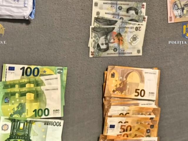 Reţea de traficanţi de droguri, ajutată de o poliţistă cu informaţii din interior