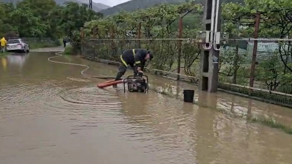 Localitatea Tătaru a rămas fără apă potabilă, din cauza unei avarii la rețeaua de energie electrică - img-1759907665.jpg