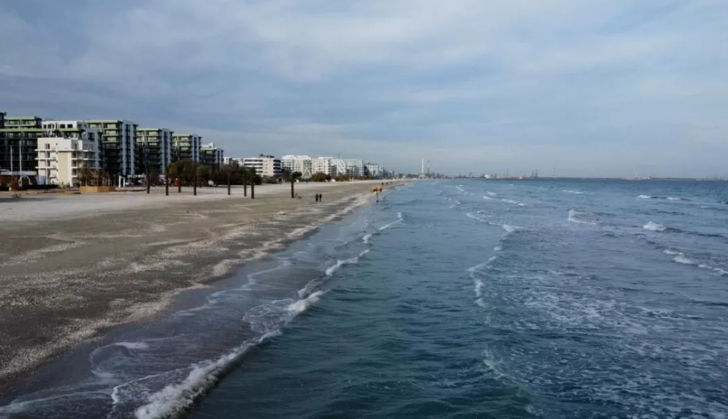 Participare record la licitația pentru plajele din Năvodari! Peste 300 de oferte depuse - img-1773128084.webp