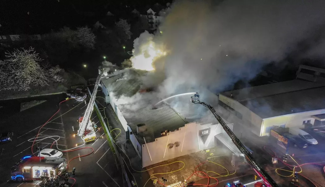 Incendiu violent într-un club de noapte. Sute de persoane au fost evacuate - img-1774850233.webp
