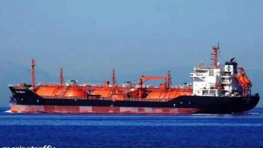 Foto - MApN mobilizează forțe pentru a sprijini intervenția după avarierea unui petrolier în Marea Neagră