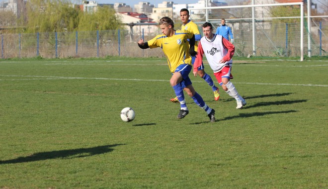 Fotbal / Vezi aici imagini de la meciul dintre FC Farul și Eolica Baia - img0006-1334075628.jpg