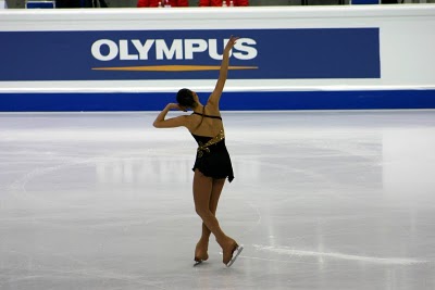 SCANDAL ÎN SPORT: O patinatoare de 16 ani, ABUZATĂ de antrenor! - img0028765755-1380363701.jpg