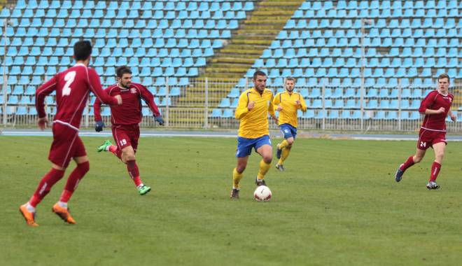 Fotbal: Farul a remizat în meciul cu prima clasată FC Voluntari, 1-1 / Galerie foto - img0244-1417273619.jpg
