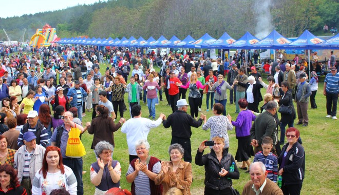 Galerie FOTO / Fiii satului Albești s-au reunit  la petrecerea organizată  de primarul Gheorghe Moldovan - img0343-1400448065.jpg