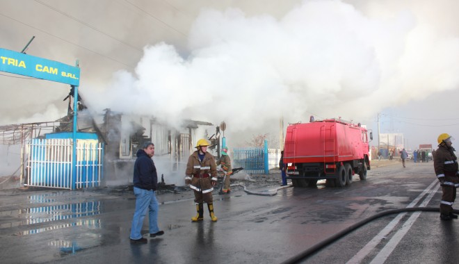 IMAGINI DE LA DEZASTRU / Incendiu VIOLENT la complexul Histria, de pe Variantă / VIDEO - img0426-1387439261.jpg