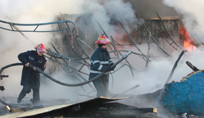 IMAGINI DE LA DEZASTRU / Incendiu VIOLENT la complexul Histria, de pe Variantă / VIDEO - img0498-1387439298.jpg