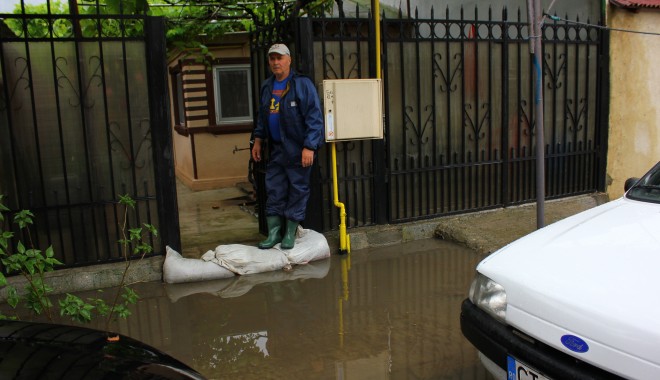 Rupere de nori la Constanța. Mai multe străzi din municipiu au fost inundate / Galerie foto - img0551-1401546787.jpg
