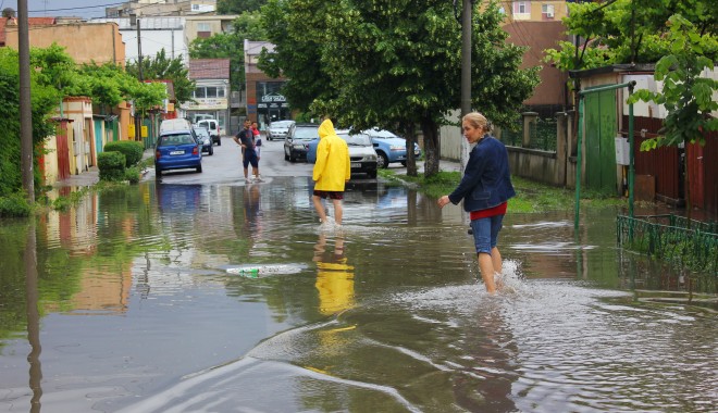 Rupere de nori la Constanța. Mai multe străzi din municipiu au fost inundate / Galerie foto - img0569-1401546830.jpg