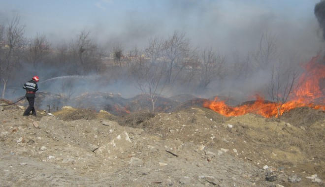 Șapte incendii la vegetație uscată numai în acest week-end! - img0816-1332165411.jpg