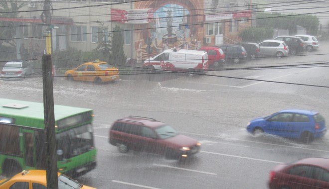 UPDATE. CONSTANȚA SUB APE: Zeci de străzi, gospodării și instituții publice sunt inundate! Canalizările nu mai fac față! GALERIE FOTO - img0877-1403006680.jpg