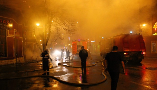 Galerie FOTO / Flăcările iadului la restaurantul Beirut. Trei fete au ars de vii! - img08821396744380-1396823847.jpg