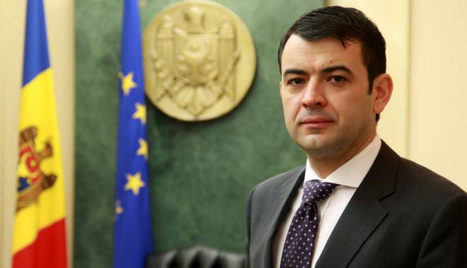 Premierul Republicii Moldova, audiat de procurori în dosarul legat de diplomele sale de studii - img1022-1434091883.jpg