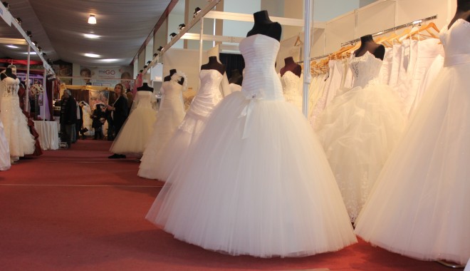 Miresele lui 2012 au început goana după rochia perfectă    GALERIE FOTO - img1200-1330686681.jpg