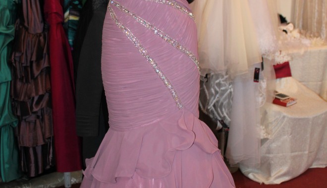 Miresele lui 2012 au început goana după rochia perfectă    GALERIE FOTO - img1203-1330686770.jpg