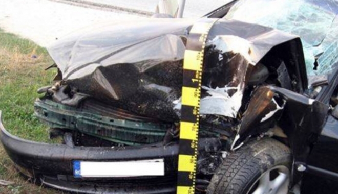 ACCIDENT GRAV PE AUTOSTRADĂ. A intrat într-un parapet și a murit pe loc - img1248715x400-1495689712.jpg