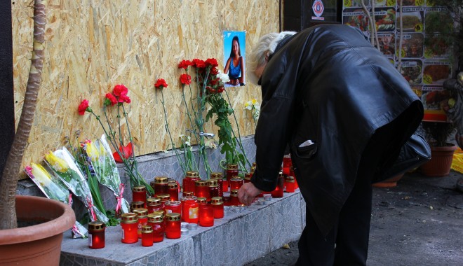 Lumânări aprinse în memoria celor trei fete moarte în incendiul de la Beirut / Galerie foto - img1267-1396853928.jpg