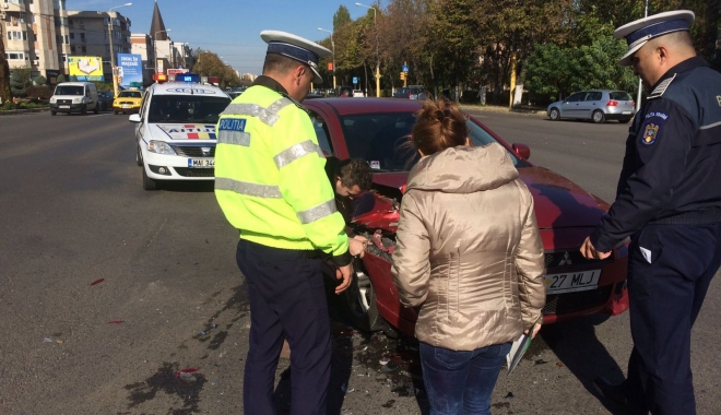 Accident în intersecția de la Dacia! Traficul se desfășoară cu dificultate - img1636-1478081973.jpg