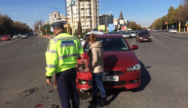 Accident în intersecția de la Dacia! Traficul se desfășoară cu dificultate - img1637-1478081981.jpg