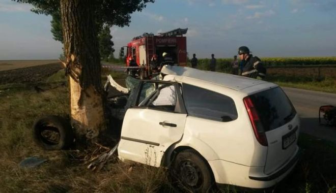 ACCIDENT CUMPLIT! Mașina s-a rupt în două, șoferul a murit pe loc - img197569400-1531641168.jpg
